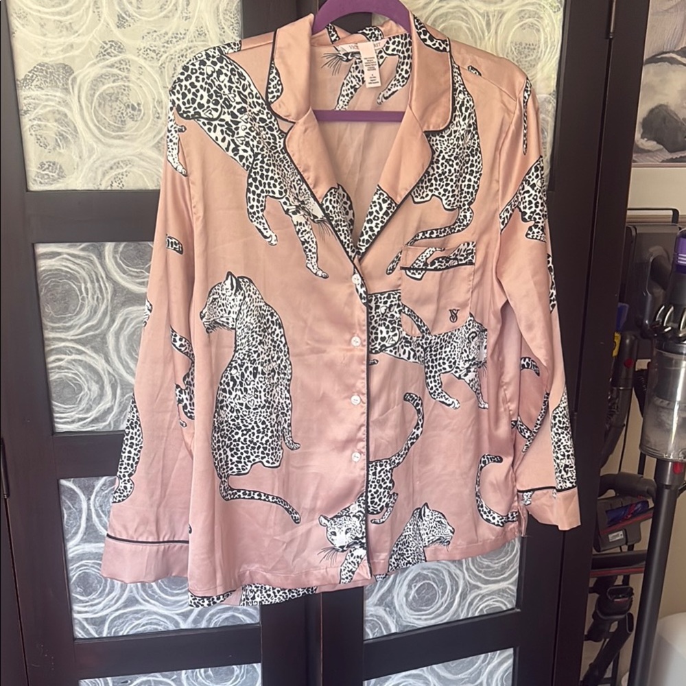 Victoria Secret pajama set. Pink Leopard  polyester x condition